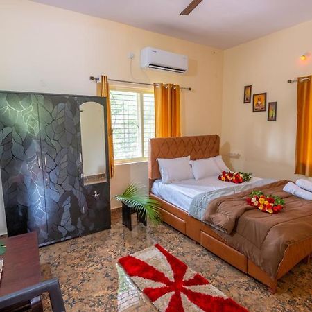 Saptami Hampi Homestay Exteriör bild
